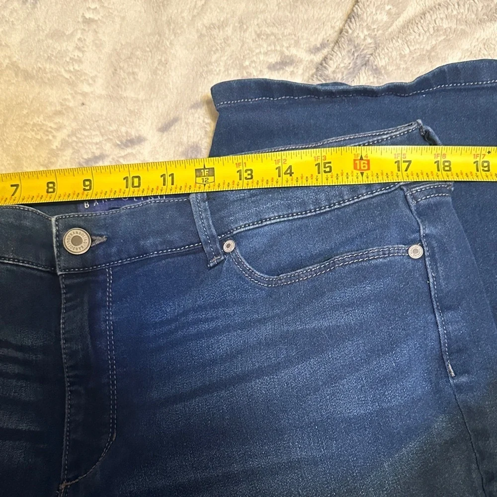 A86.  Bandolino AMY Women's Dark Blue Straight Leg Jeans size 14